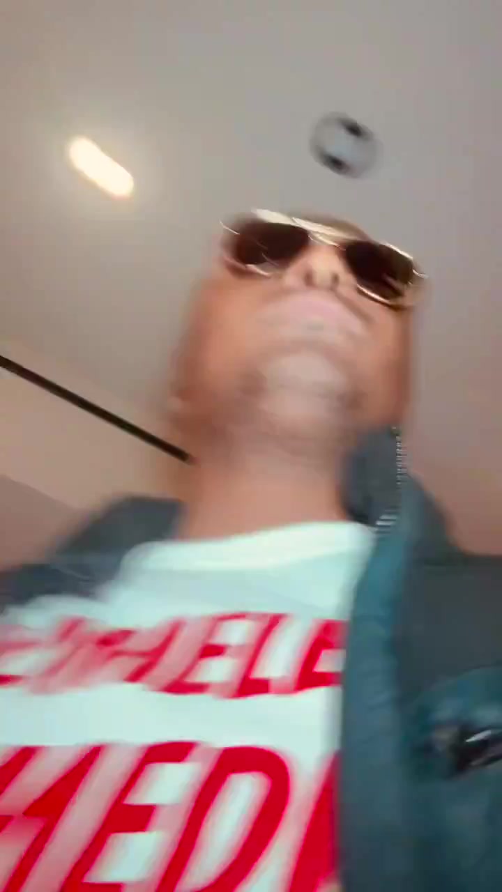 🤢碰瓷？被德罗赞揍的男子连发18条推文📕疯狂宣传他的新书